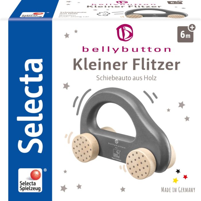 Verpackungsvorderseite aus einem anderen Blickwinkel vom Artikel 64004, bellybutton: Kleiner Flitzer, Greifling aus Holz, Grau, 10cm