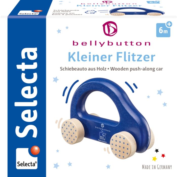 Verpackungsvorderseite aus einem anderen Blickwinkel vom Artikel 64008, bellybutton: Kleiner Flitzer, Greifling aus Holz, Blau, 10cm